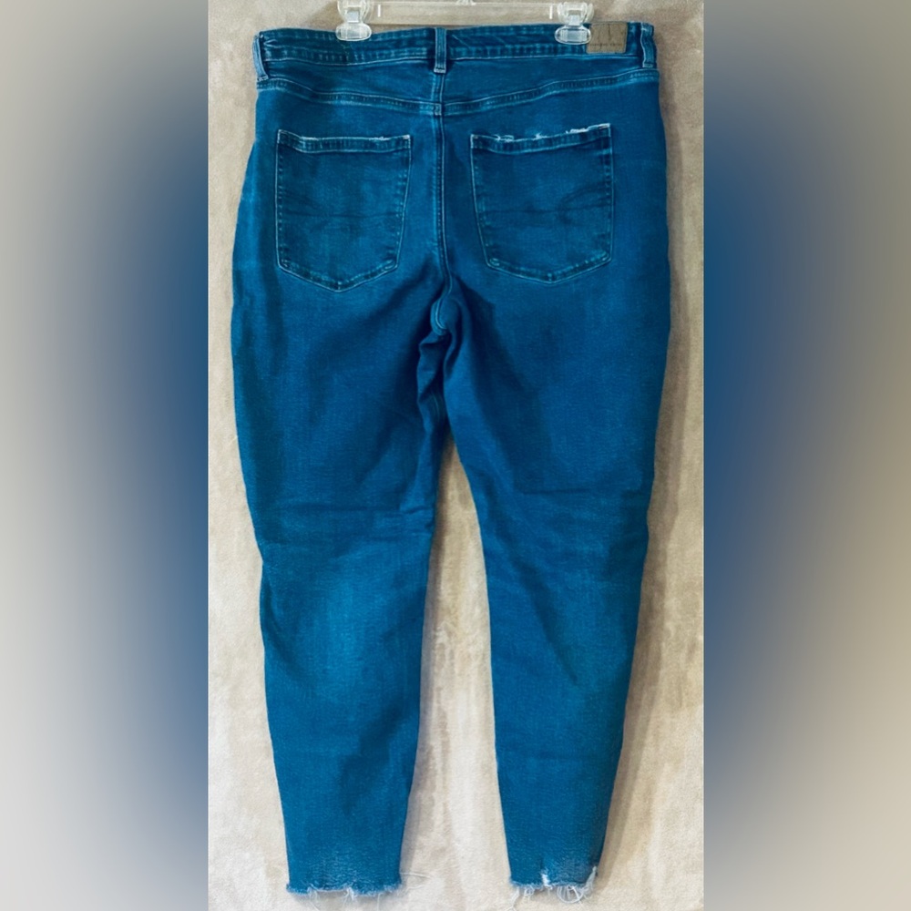American Eagle High-Waisted Mom Jeans – Raw Hem – Size 18 Regular - Picture 4 of 7